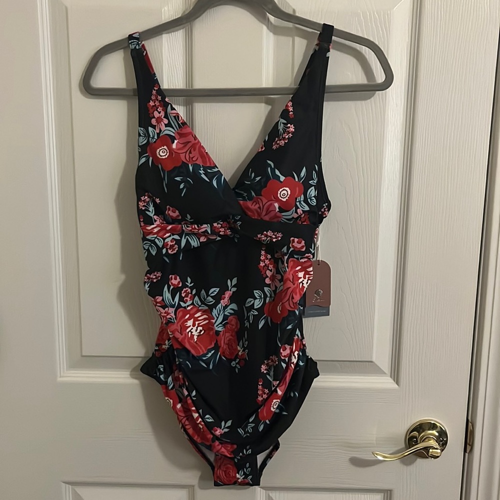 Swismivo Charm Your Heart Floral V-Neck Slimming One-Piece Bathing Suit. M. NWT!